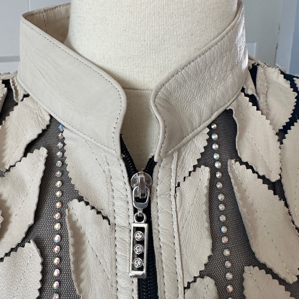 Elegant Leaf Pattern Bomber Jacket - image 3